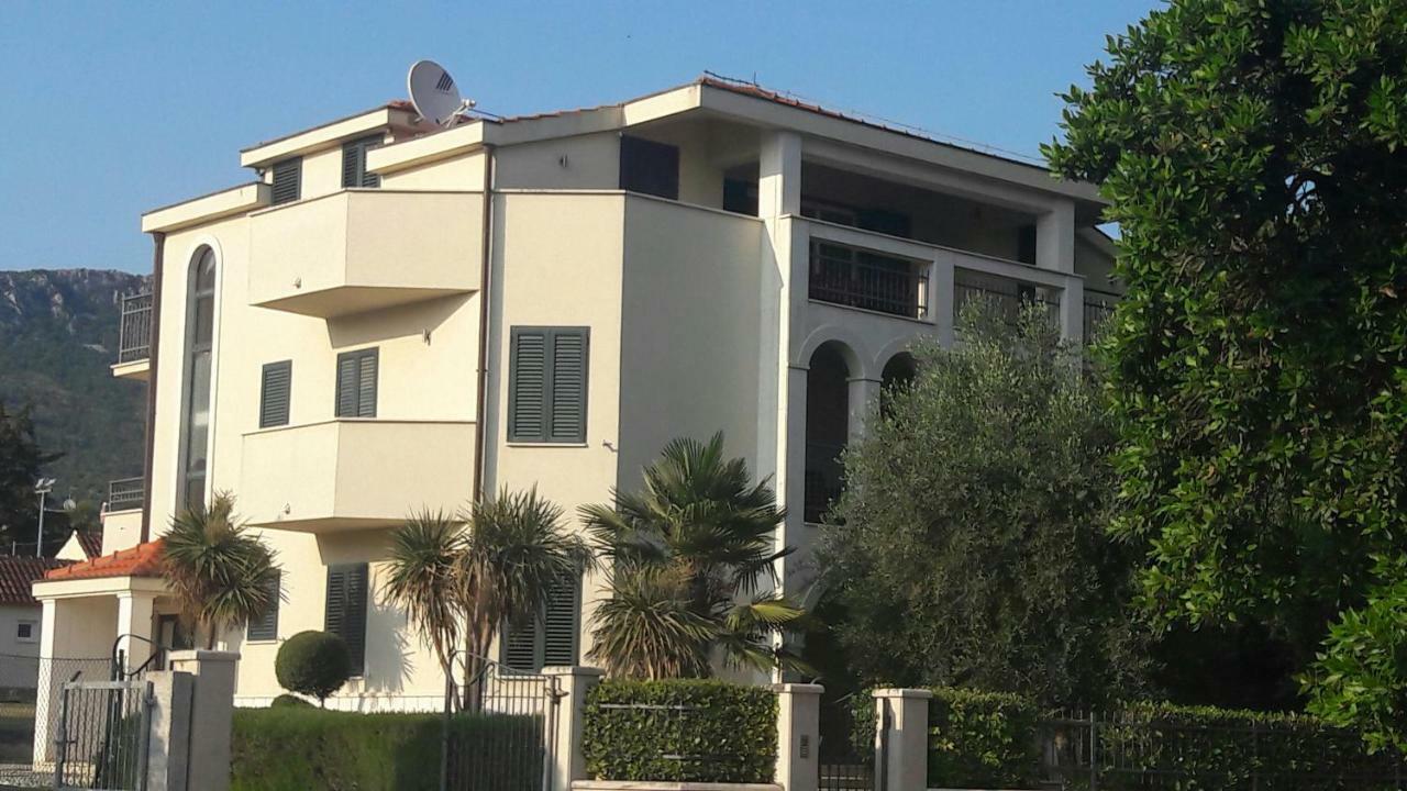 Apartmani Vitturi Kastela Ngoại thất bức ảnh